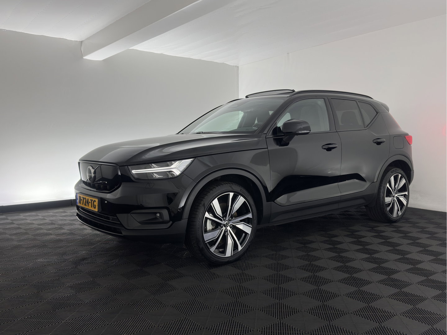 Volvo XC40 Recharge Pro [3-Fase-11kW] {SoH-94%} (INCL.BTW) Aut. *PANO | MEMORY-PACK | HARMAN/KARDON | ADAPTIVE-CRUISE | DIGI-COCKPIT | BLIND-SPOT | NAVI-FULLMAP | CAMERA | ECC | PDC | KEYLESS | HEATED-SPORTSEATS | 20''ALU*
