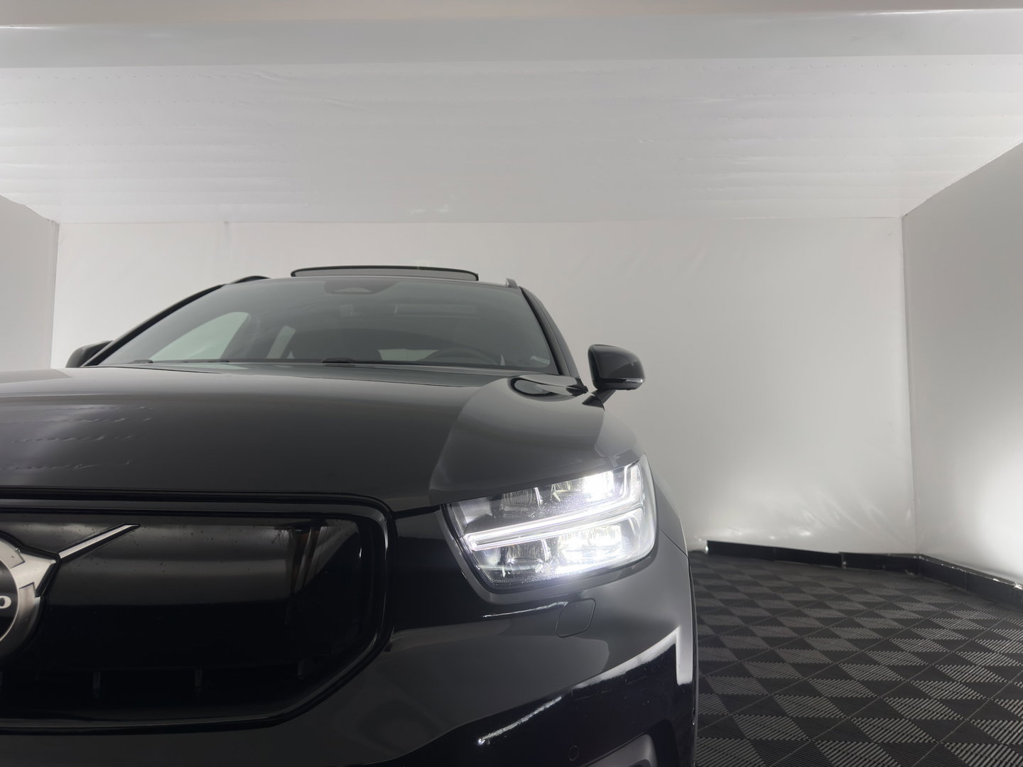 Volvo XC40 Recharge Pro [3-Fase-11kW] {SoH-94%} (INCL.BTW) Aut. *PANO | MEMORY-PACK | HARMAN/KARDON | ADAPTIVE-CRUISE | DIGI-COCKPIT | BLIND-SPOT | NAVI-FULLMAP | CAMERA | ECC | PDC | KEYLESS | HEATED-SPORTSEATS | 20''ALU*