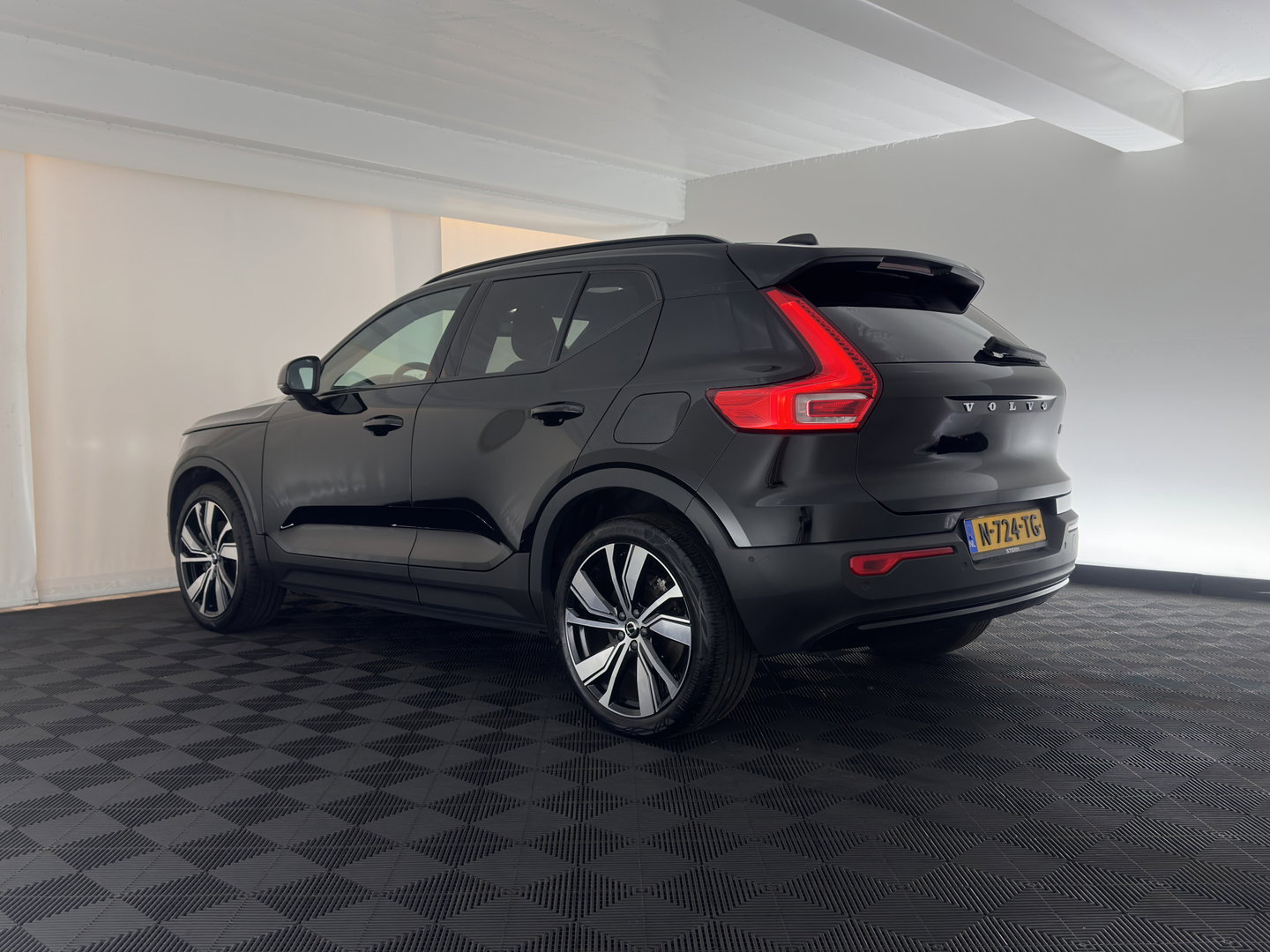 Volvo XC40 Recharge Pro [3-Fase-11kW] {SoH-94%} (INCL.BTW) Aut. *PANO | MEMORY-PACK | HARMAN/KARDON | ADAPTIVE-CRUISE | DIGI-COCKPIT | BLIND-SPOT | NAVI-FULLMAP | CAMERA | ECC | PDC | KEYLESS | HEATED-SPORTSEATS | 20''ALU*