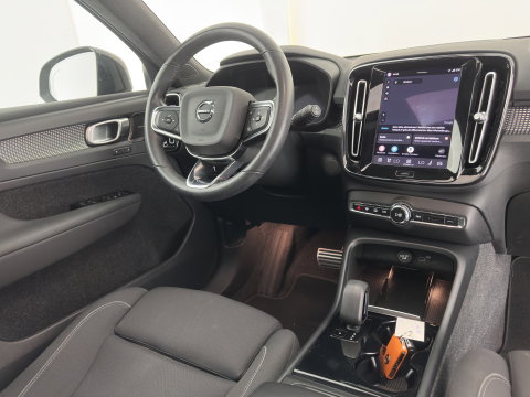 Volvo XC40 Recharge Pro [3-Fase-11kW] {SoH-94%} (INCL.BTW) Aut. *PANO | MEMORY-PACK | HARMAN/KARDON | ADAPTIVE-CRUISE | DIGI-COCKPIT | BLIND-SPOT | NAVI-FULLMAP | CAMERA | ECC | PDC | KEYLESS | HEATED-SPORTSEATS | 20''ALU*