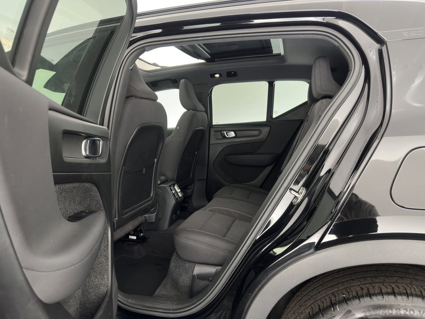 Volvo XC40 Recharge Pro [3-Fase-11kW] {SoH-94%} (INCL.BTW) Aut. *PANO | MEMORY-PACK | HARMAN/KARDON | ADAPTIVE-CRUISE | DIGI-COCKPIT | BLIND-SPOT | NAVI-FULLMAP | CAMERA | ECC | PDC | KEYLESS | HEATED-SPORTSEATS | 20''ALU*