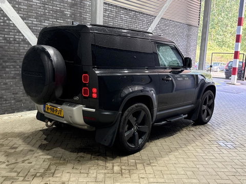 Land Rover Defender 3.0 D250 90 MHEV S | GRIJS KENTEKEN | Trekhaak | 360-camera | 22 inch | BLIS