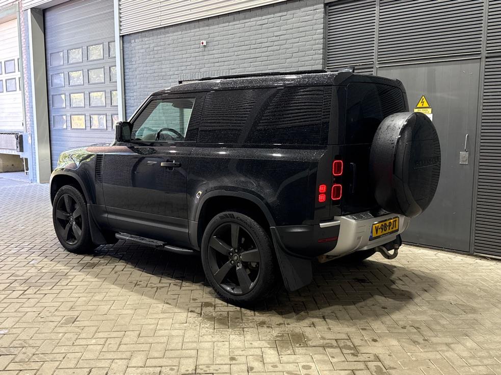 Land Rover Defender 3.0 D250 90 MHEV S | GRIJS KENTEKEN | Trekhaak | 360-camera | 22 inch | BLIS