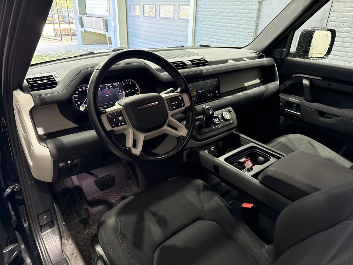 Land Rover Defender 3.0 D250 90 MHEV S | GRIJS KENTEKEN | Trekhaak | 360-camera | 22 inch | BLIS