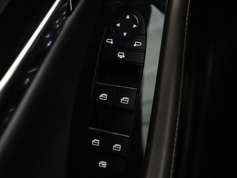 Mazda CX-30 2.0 e-SkyActiv-X M Hybrid Luxury | Leder | Stuur/stoel verwarming | Adaptive cruise | Head-up | 360 camera | Park assist | BOSE sound | Carplay | Elektrische achterklep