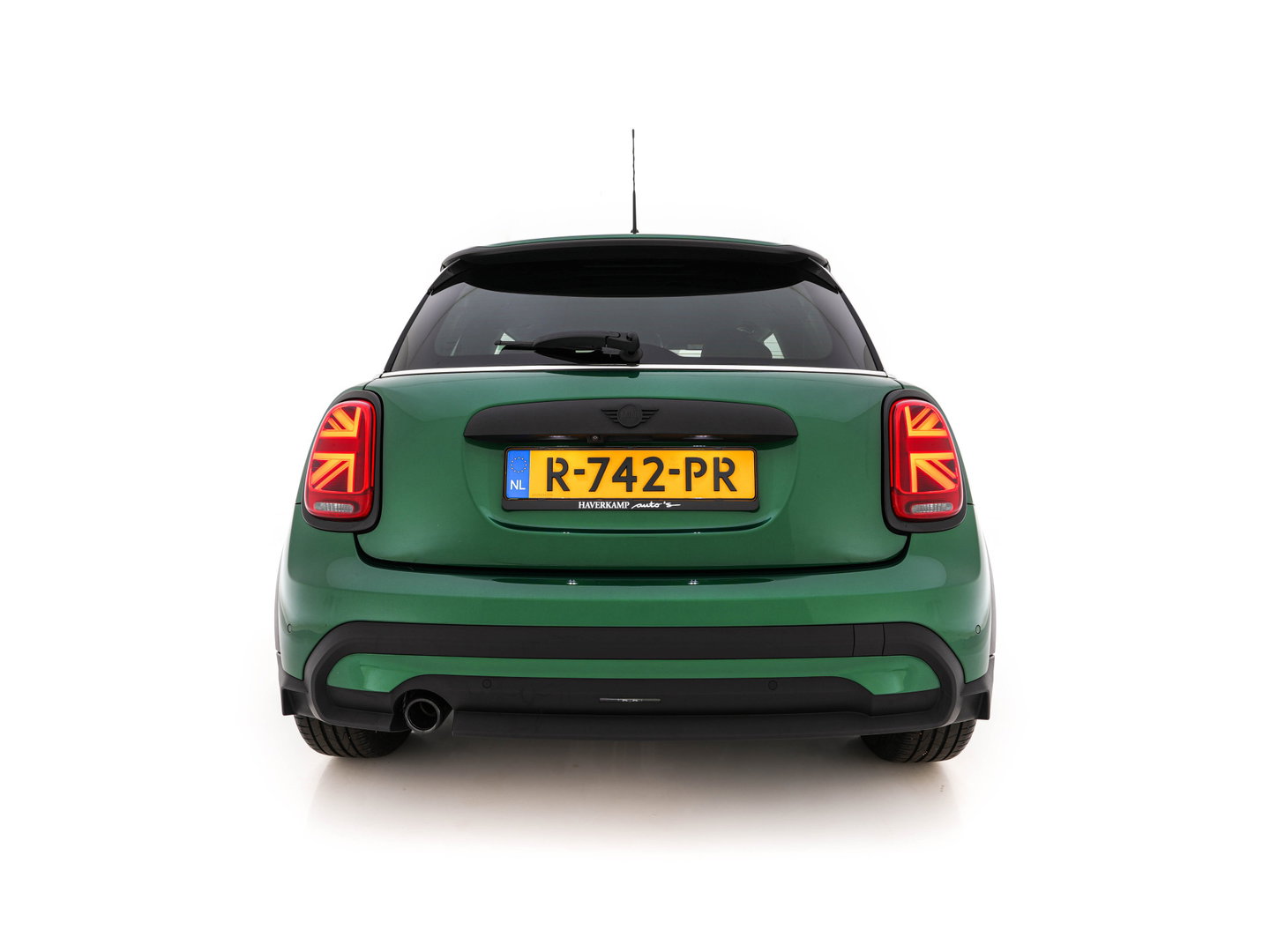 MINI 3-deurs 1.5 One Business Edition (INCL-BTW) Aut. *LEATHER-FABRIC | FULL-LED | NAVI-FULLMAP | SPORTSEATS | AMBIENTLIGHT | DIGI-COCKPIT | PRIVACY-GLASS | DAB+ | ECC | PDC | UNION-JACK LED |  CRUISE | CAMERA | KEYLESS | 16''ALU