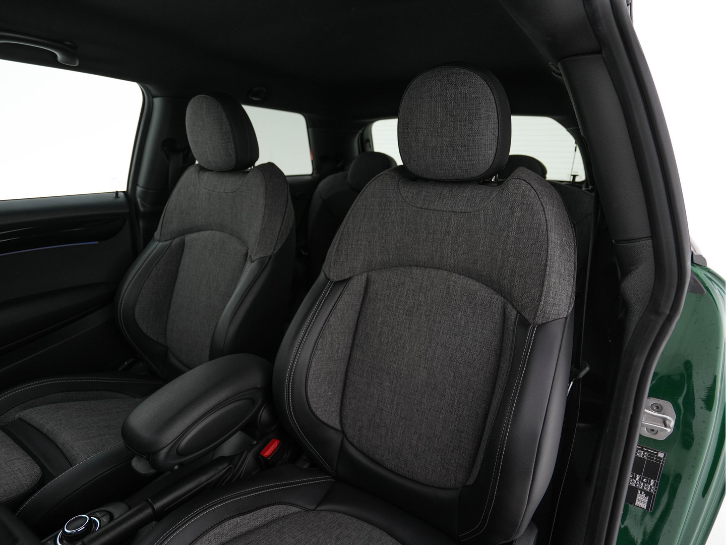 MINI 3-deurs 1.5 One Business Edition (INCL-BTW) Aut. *LEATHER-FABRIC | FULL-LED | NAVI-FULLMAP | SPORTSEATS | AMBIENTLIGHT | DIGI-COCKPIT | PRIVACY-GLASS | DAB+ | ECC | PDC | UNION-JACK LED |  CRUISE | CAMERA | KEYLESS | 16''ALU