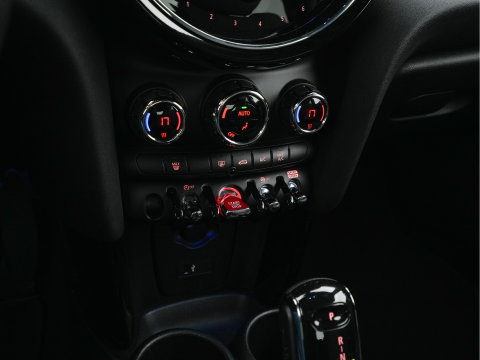MINI 3-deurs 1.5 One Business Edition (INCL-BTW) Aut. *LEATHER-FABRIC | FULL-LED | NAVI-FULLMAP | SPORTSEATS | AMBIENTLIGHT | DIGI-COCKPIT | PRIVACY-GLASS | DAB+ | ECC | PDC | UNION-JACK LED |  CRUISE | CAMERA | KEYLESS | 16''ALU