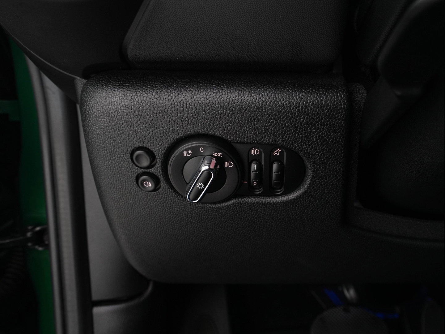 MINI 3-deurs 1.5 One Business Edition (INCL-BTW) Aut. *LEATHER-FABRIC | FULL-LED | NAVI-FULLMAP | SPORTSEATS | AMBIENTLIGHT | DIGI-COCKPIT | PRIVACY-GLASS | DAB+ | ECC | PDC | UNION-JACK LED |  CRUISE | CAMERA | KEYLESS | 16''ALU