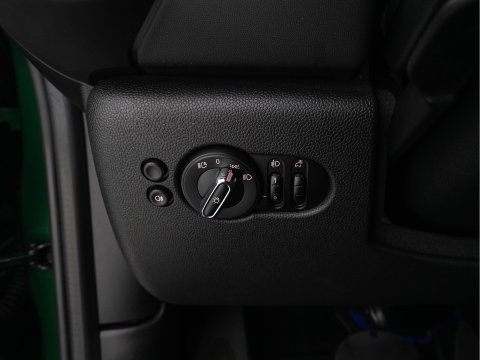 MINI 3-deurs 1.5 One Business Edition (INCL-BTW) Aut. *LEATHER-FABRIC | FULL-LED | NAVI-FULLMAP | SPORTSEATS | AMBIENTLIGHT | DIGI-COCKPIT | PRIVACY-GLASS | DAB+ | ECC | PDC | UNION-JACK LED |  CRUISE | CAMERA | KEYLESS | 16''ALU