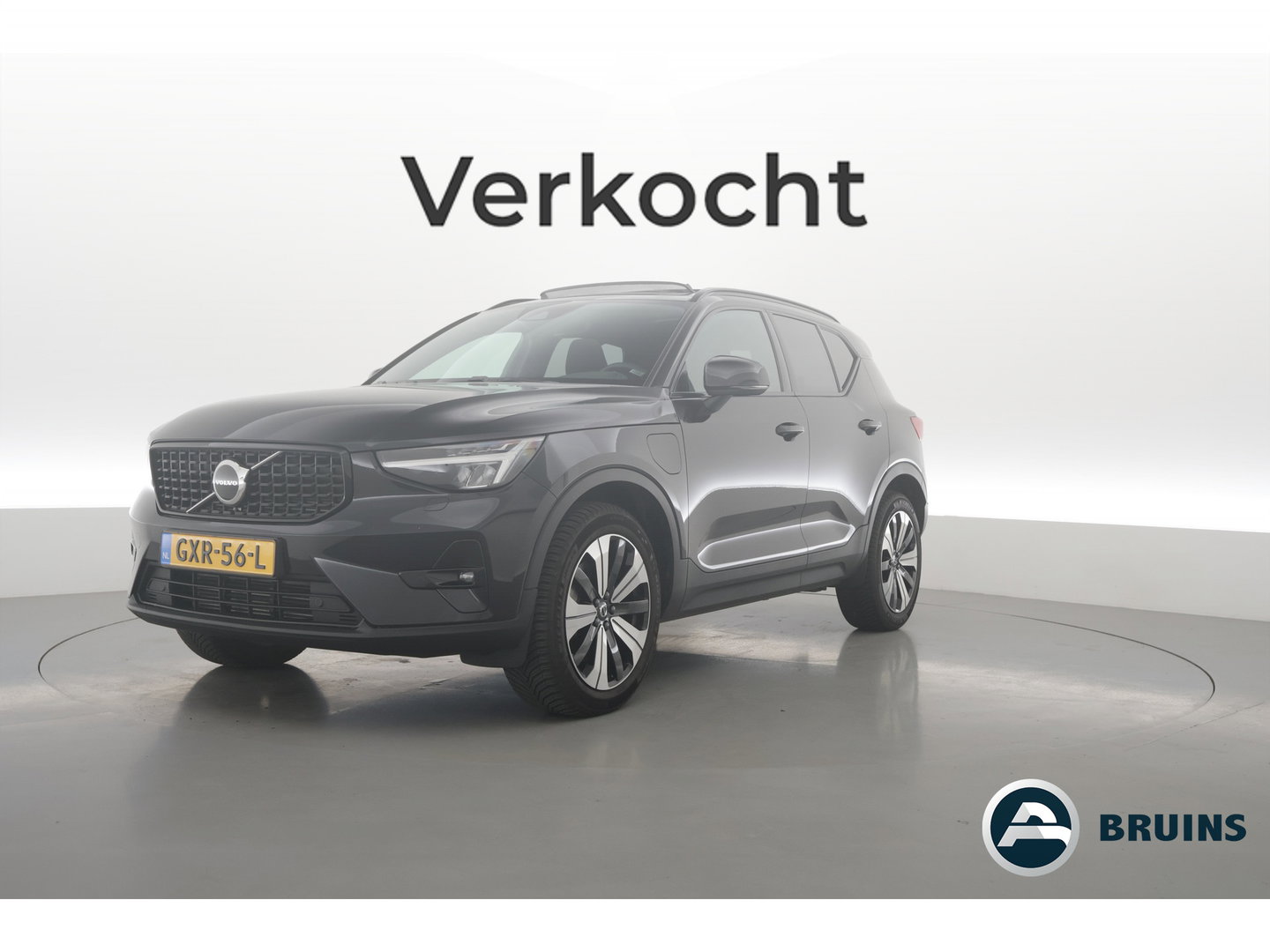 Volvo XC40 1.5 T5 Plug-in hybrid Plus Dark | Pano-dak | Trekhaak | ACC | H&K Audio |  Stoel + stuurverw. | Camera |  Elek. stoelen |