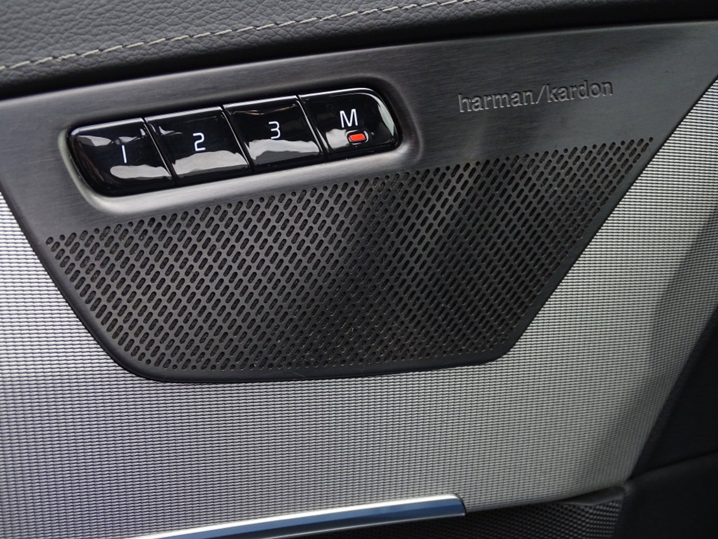 Volvo XC90 T8 455 PK Plus Dark AWD / 2023 / Harman Kardon / Pano / 7 Pers