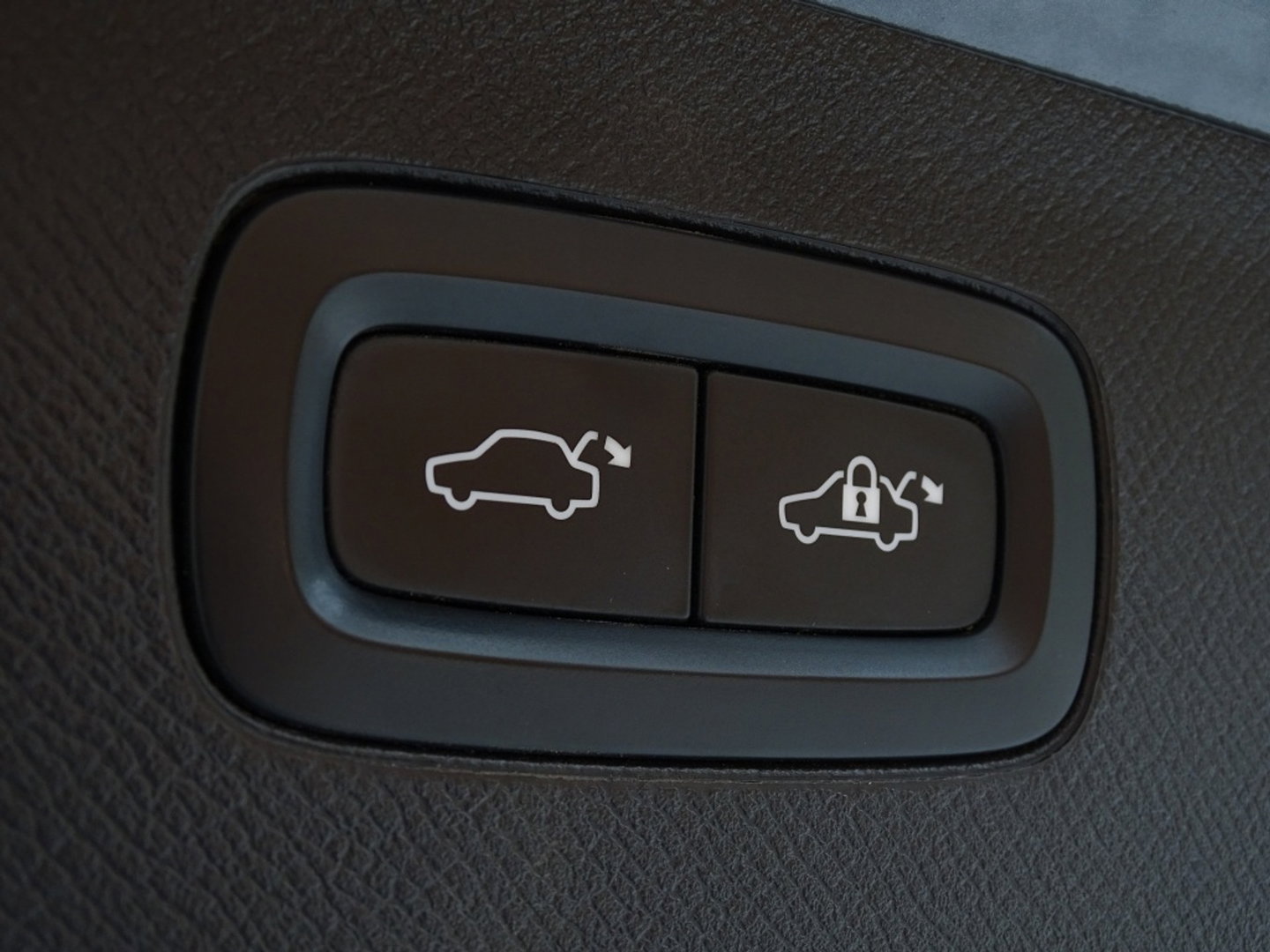 Volvo XC90 T8 455 PK Plus Dark AWD / 2023 / Harman Kardon / Pano / 7 Pers