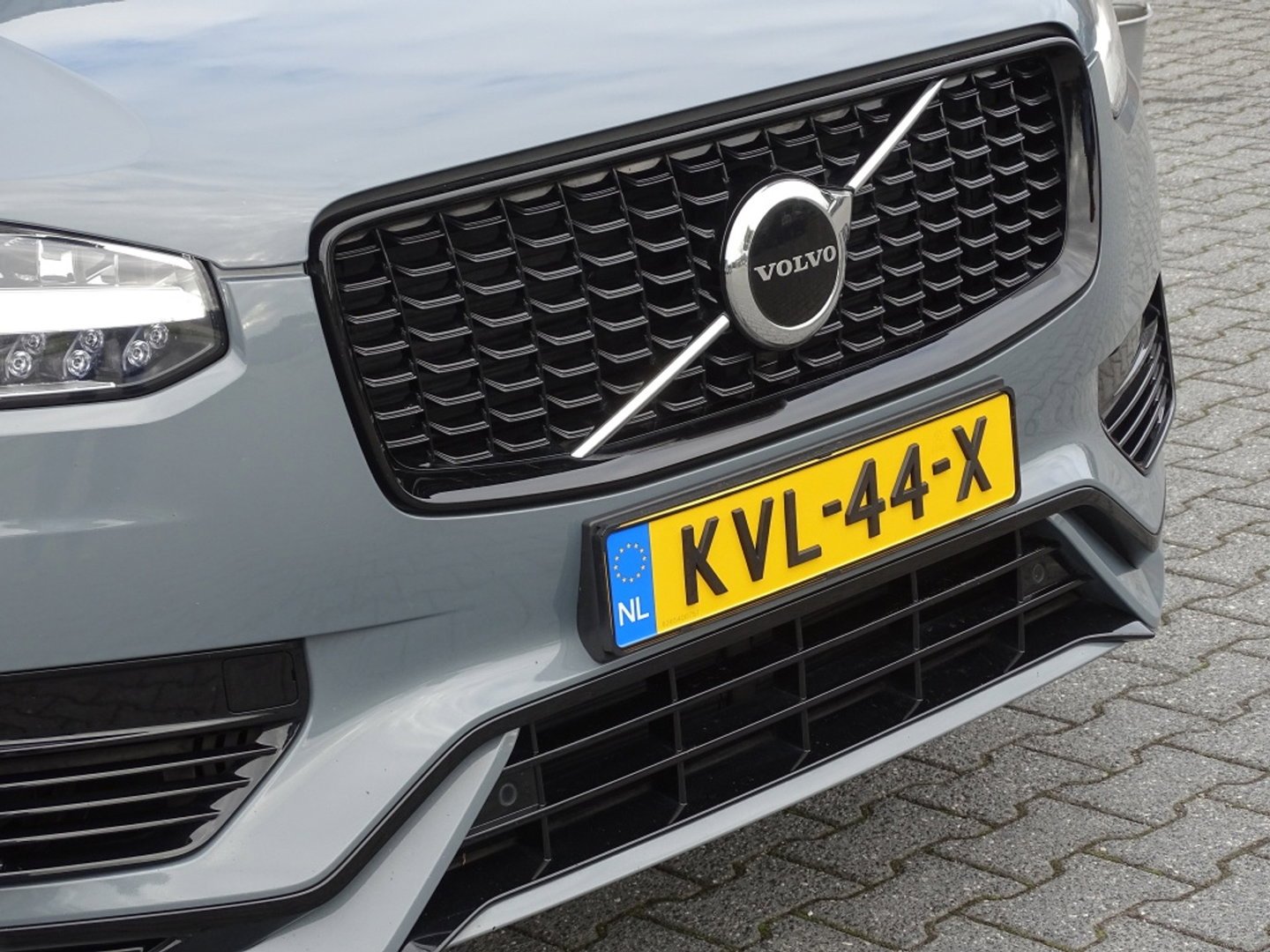 Volvo XC90 T8 455 PK Plus Dark AWD / 2023 / Harman Kardon / Pano / 7 Pers