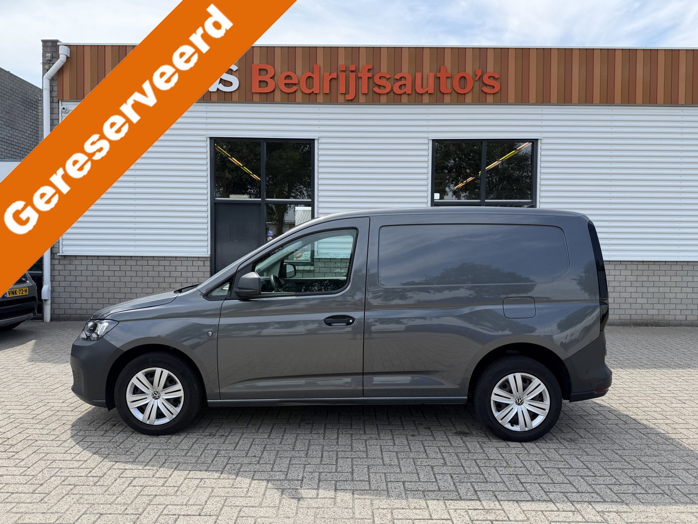 Volkswagen Caddy Cargo 2.0 TDI Economy Business / vaste prijs rijklaar € 16.500 ex btw / lease vanaf € / euro 6 / bpm vrij / cruise en climate control / donker grijs metallic