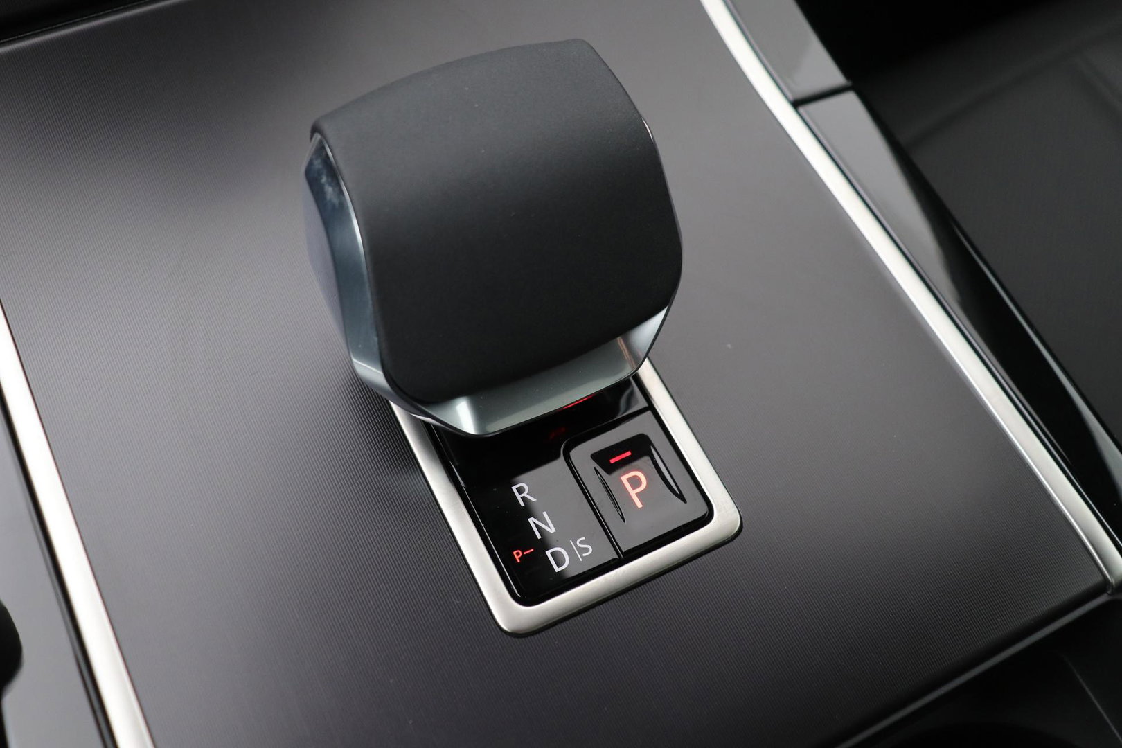 Land Rover Range Rover Evoque P270e PHEV Dynamic SE | Panoramadak | Meridian | Black Pack | 360° Camera | ACC | 20 Inch