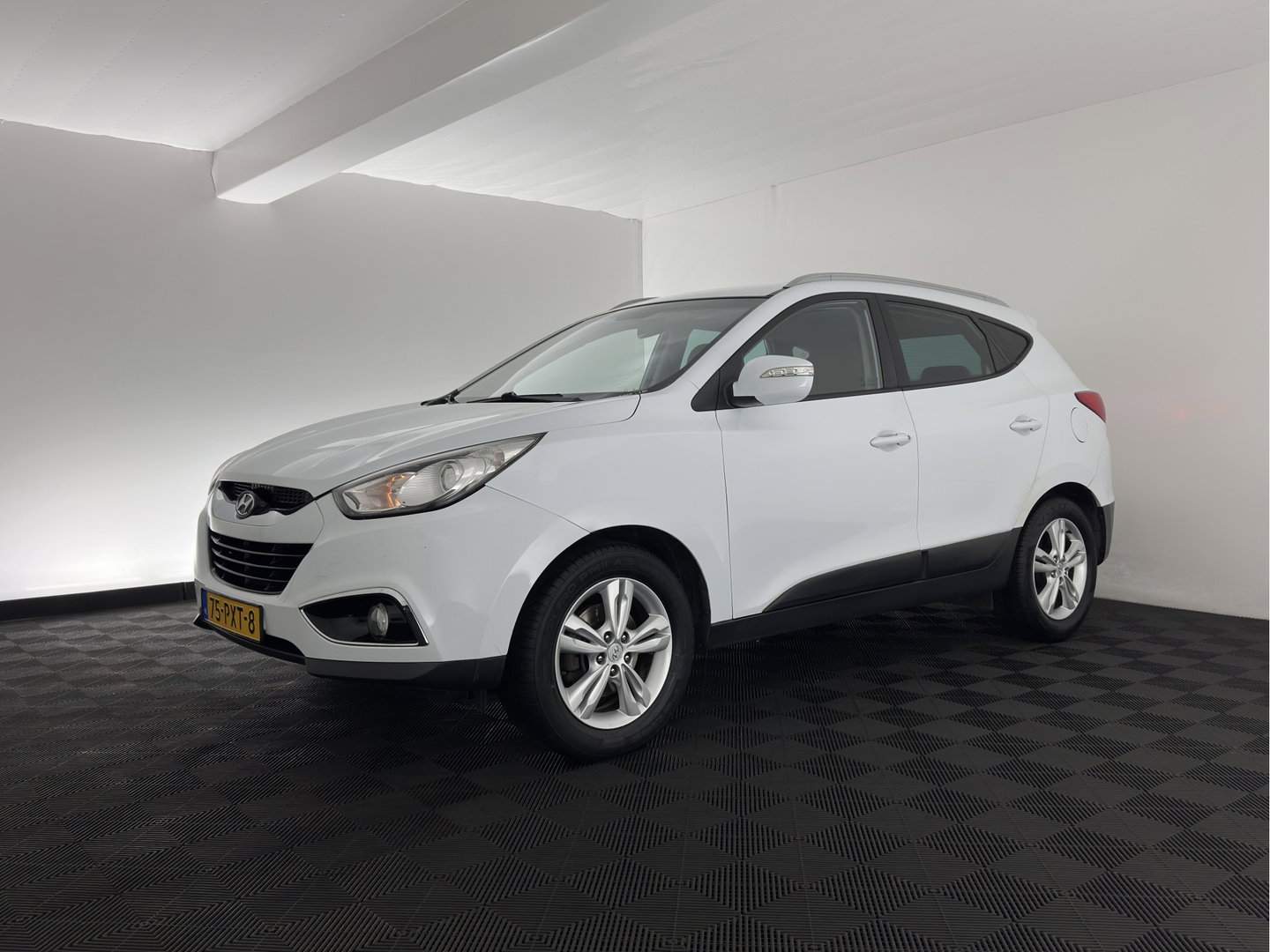 Hyundai ix35 1.7 CRDi Business Edition *LEATHER | HEATED-COMFORTSEATS | CAMERA | NAVI-FULLMAP | PRIVACY-GLASS | ECC | CRUISE | 17''ALU*