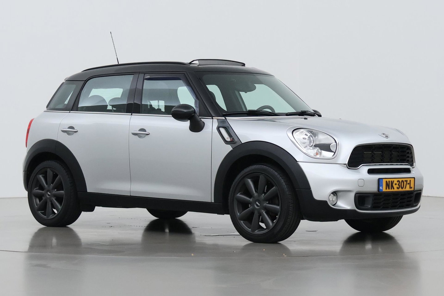 MINI Countryman 1.6 Cooper S | Panoramadak | Leder | Stoelverwarming | Cruise Control | Navigatie | Automaat | Sportstoelen | PDC