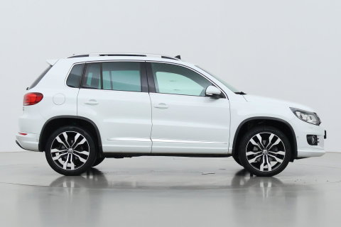 Volkswagen Tiguan 1.4 TSI R-Line Edition | Panoramadak | Stoelverwarming | R-Line | 19 Inch | Xenon | Park Assist | Navigatie | Getint Glas