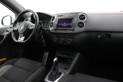 Volkswagen Tiguan 1.4 TSI R-Line Edition | Panoramadak | Stoelverwarming | R-Line | 19 Inch | Xenon | Park Assist | Navigatie | Getint Glas