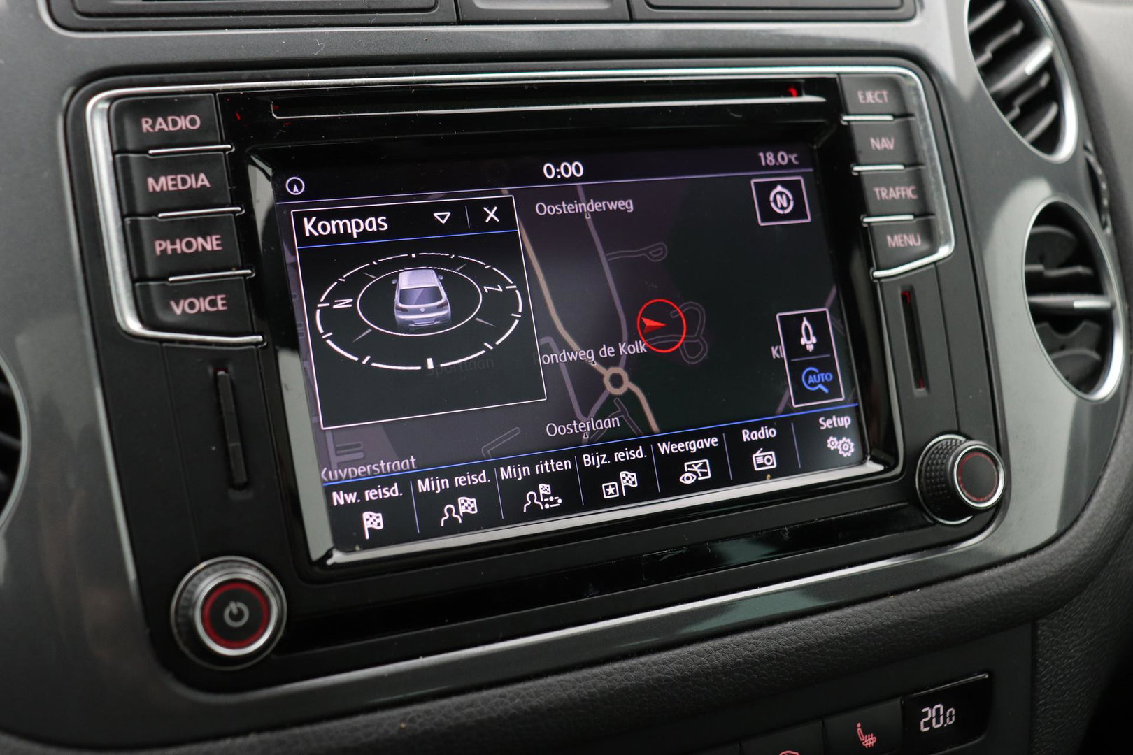Volkswagen Tiguan 1.4 TSI R-Line Edition | Panoramadak | Stoelverwarming | R-Line | 19 Inch | Xenon | Park Assist | Navigatie | Getint Glas