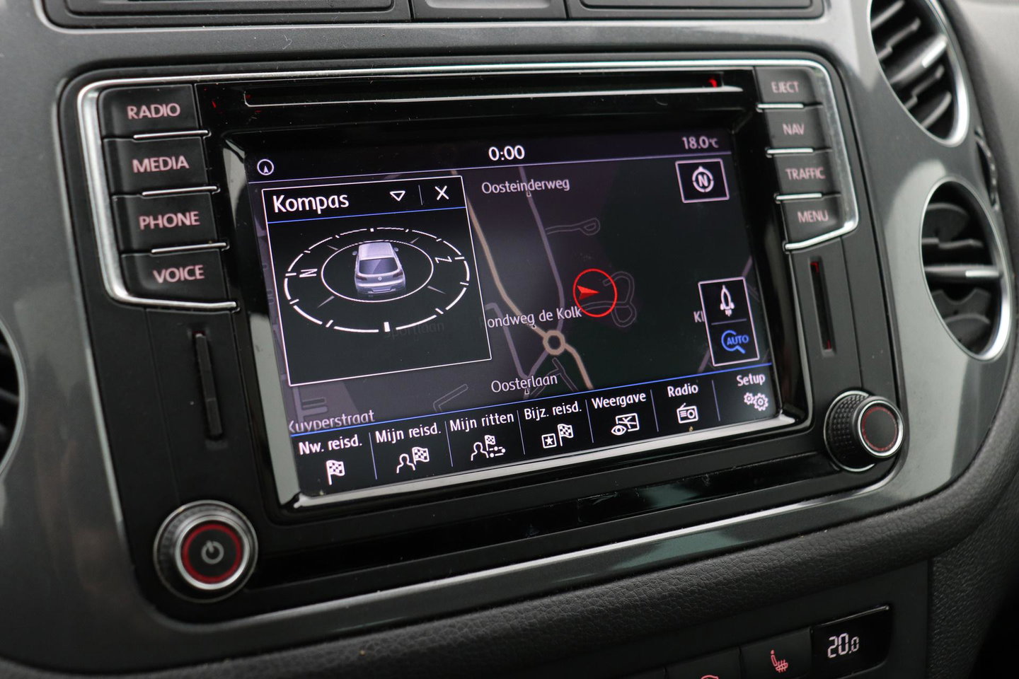 Volkswagen Tiguan 1.4 TSI R-Line Edition | Panoramadak | Stoelverwarming | R-Line | 19 Inch | Xenon | Park Assist | Navigatie | Getint Glas