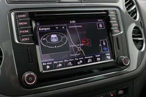 Volkswagen Tiguan 1.4 TSI R-Line Edition | Panoramadak | Stoelverwarming | R-Line | 19 Inch | Xenon | Park Assist | Navigatie | Getint Glas