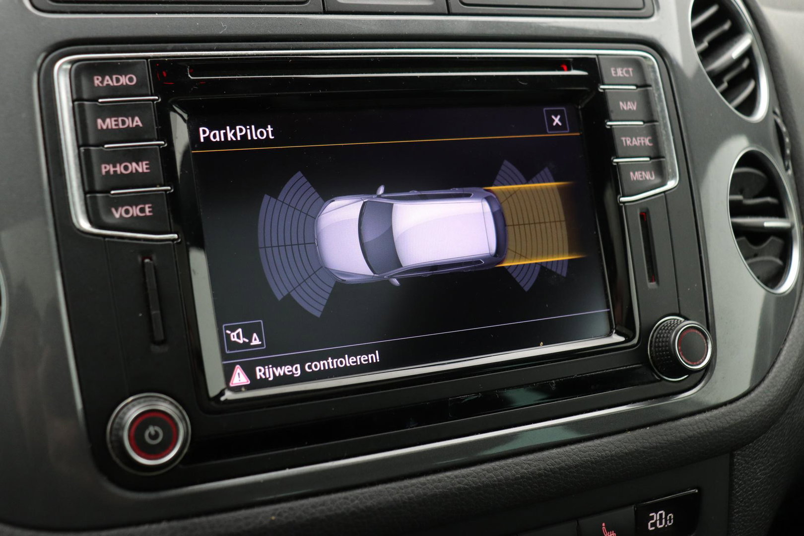 Volkswagen Tiguan 1.4 TSI R-Line Edition | Panoramadak | Stoelverwarming | R-Line | 19 Inch | Xenon | Park Assist | Navigatie | Getint Glas
