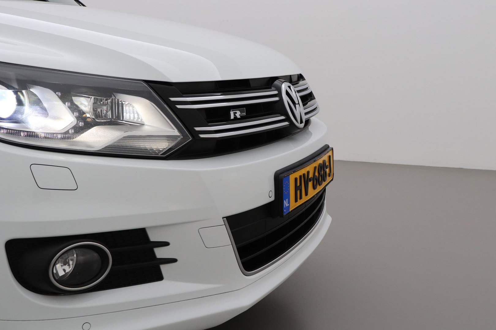 Volkswagen Tiguan 1.4 TSI R-Line Edition | Panoramadak | Stoelverwarming | R-Line | 19 Inch | Xenon | Park Assist | Navigatie | Getint Glas