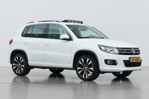 Volkswagen Tiguan 1.4 TSI R-Line Edition | Panoramadak | Stoelverwarming | R-Line | 19 Inch | Xenon | Park Assist | Navigatie | Getint Glas