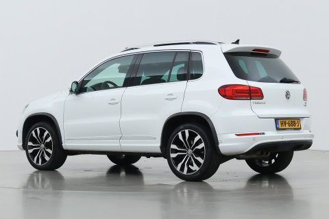 Volkswagen Tiguan 1.4 TSI R-Line Edition | Panoramadak | Stoelverwarming | R-Line | 19 Inch | Xenon | Park Assist | Navigatie | Getint Glas