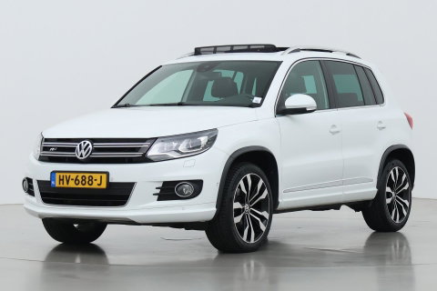 Volkswagen Tiguan 1.4 TSI R-Line Edition | Panoramadak | Stoelverwarming | R-Line | 19 Inch | Xenon | Park Assist | Navigatie | Getint Glas