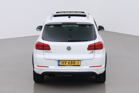 Volkswagen Tiguan 1.4 TSI R-Line Edition | Panoramadak | Stoelverwarming | R-Line | 19 Inch | Xenon | Park Assist | Navigatie | Getint Glas
