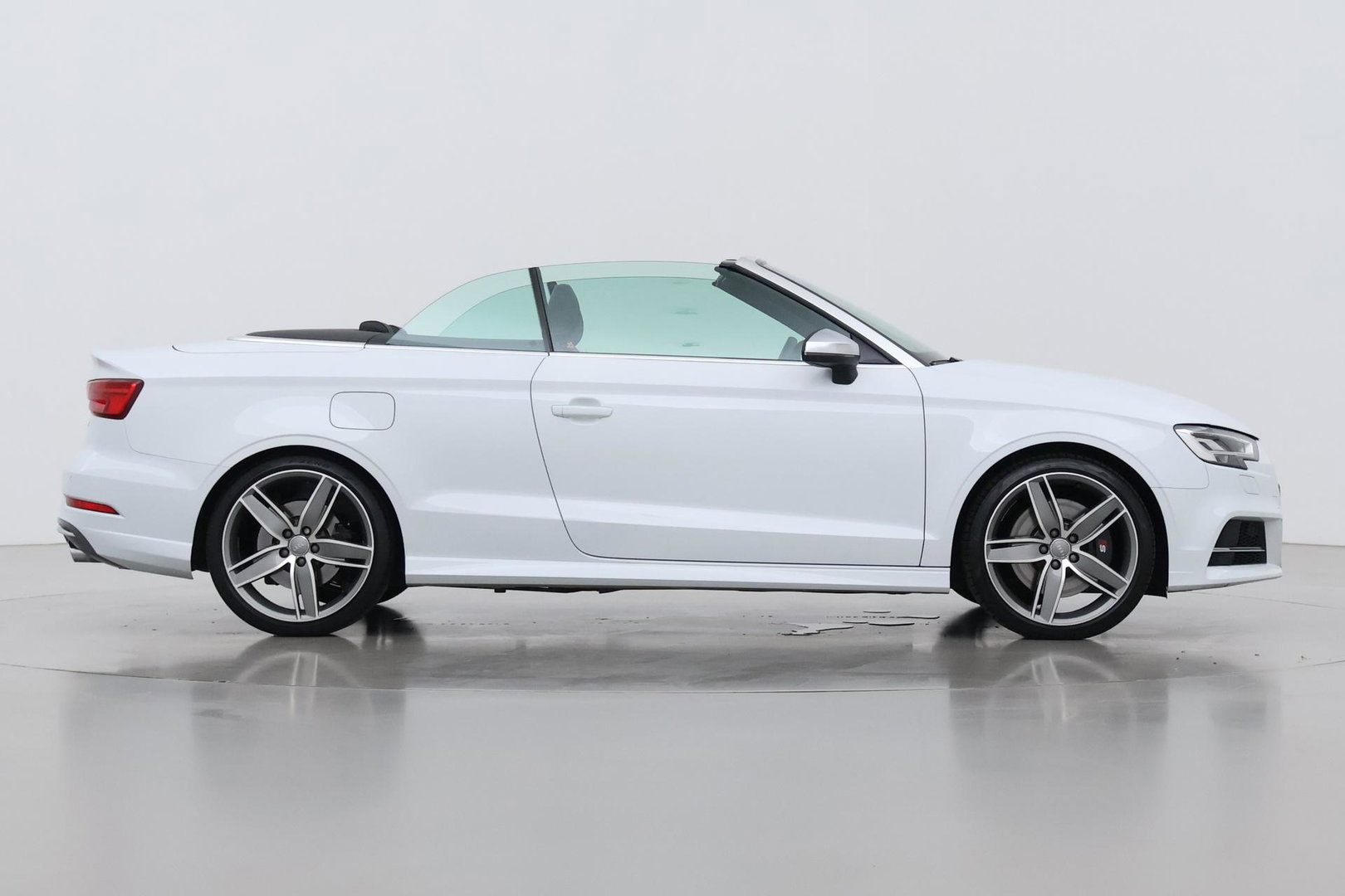 Audi A3 Cabriolet 2.0 TFSI S3 Quattro Pro Line Plus | Leder/Alcantara | Matrix LED | Stoel + Nekverwarming | Cruise Control | Keyless | Navigatie | 19 Inch