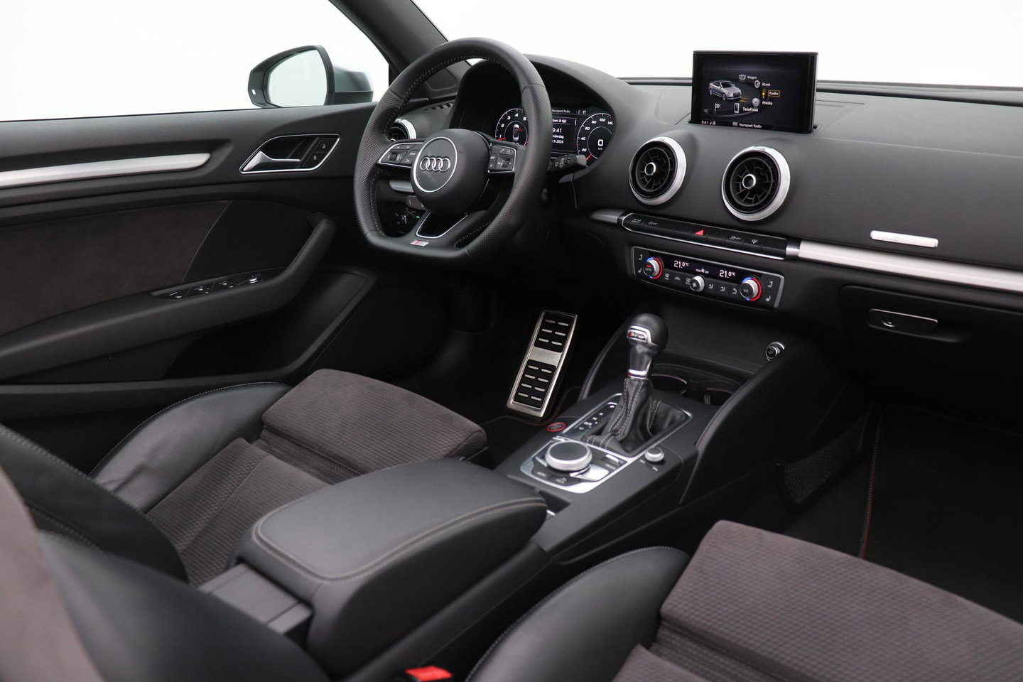 Audi A3 Cabriolet 2.0 TFSI S3 Quattro Pro Line Plus | Leder/Alcantara | Matrix LED | Stoel + Nekverwarming | Cruise Control | Keyless | Navigatie | 19 Inch