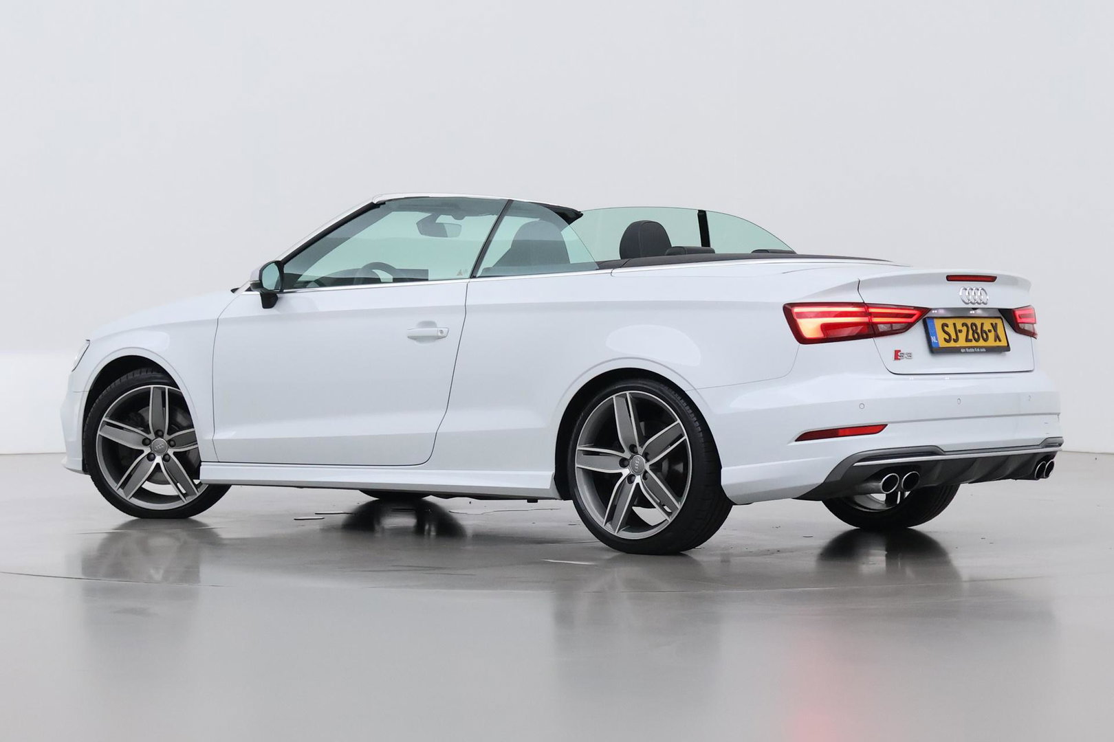 Audi A3 Cabriolet 2.0 TFSI S3 Quattro Pro Line Plus | Leder/Alcantara | Matrix LED | Stoel + Nekverwarming | Cruise Control | Keyless | Navigatie | 19 Inch