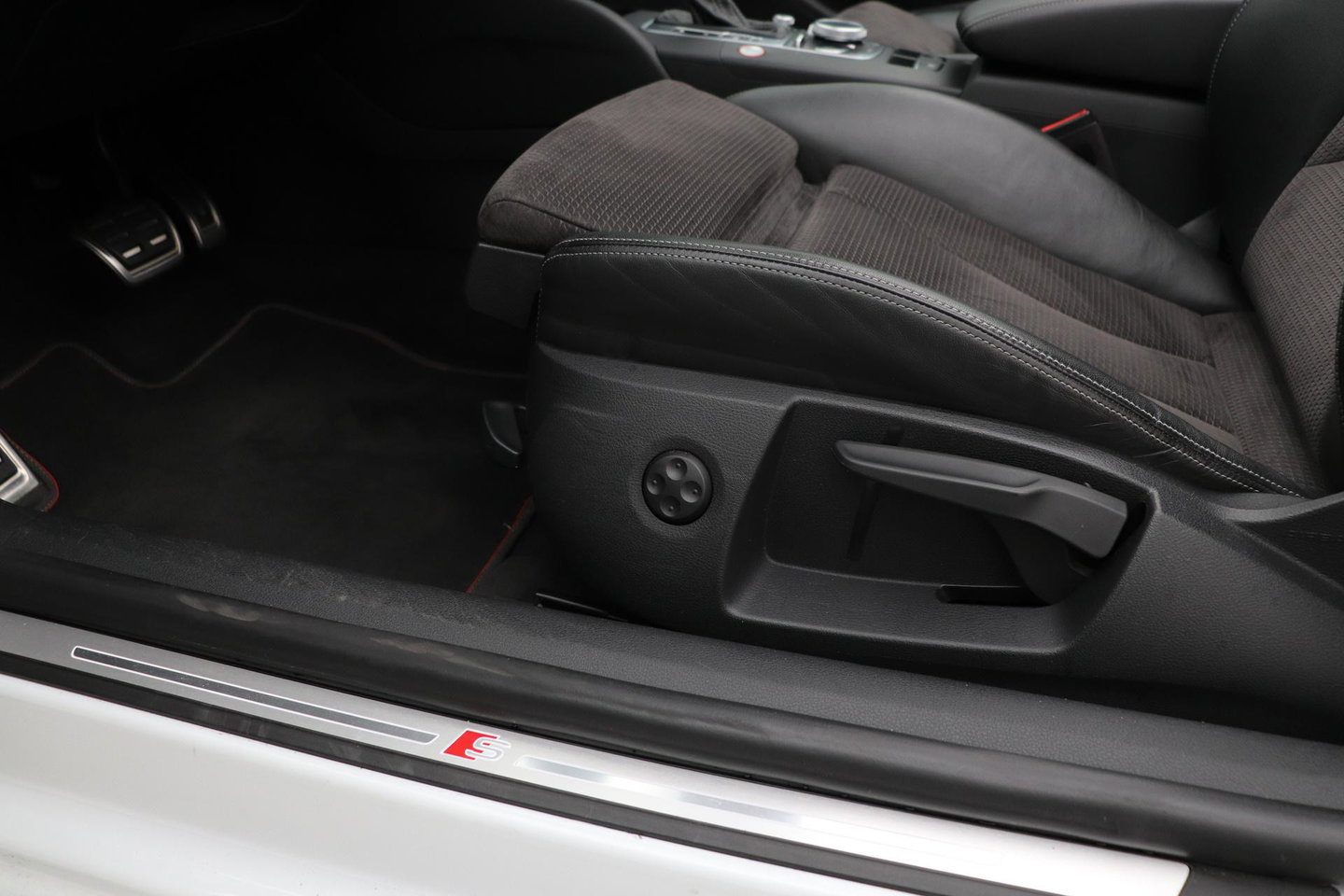 Audi A3 Cabriolet 2.0 TFSI S3 Quattro Pro Line Plus | Leder/Alcantara | Matrix LED | Stoel + Nekverwarming | Cruise Control | Keyless | Navigatie | 19 Inch