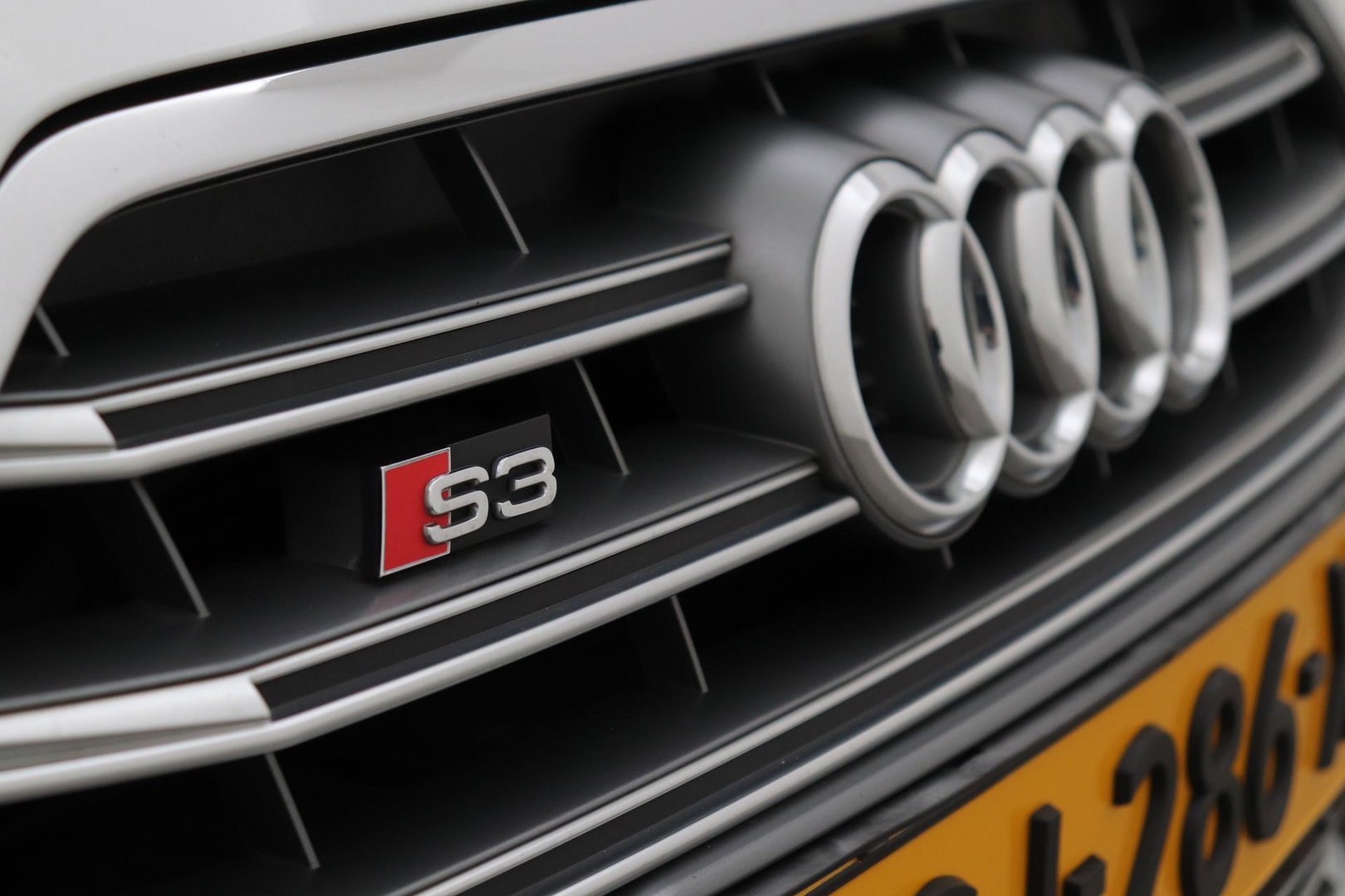 Audi A3 Cabriolet 2.0 TFSI S3 Quattro Pro Line Plus | Leder/Alcantara | Matrix LED | Stoel + Nekverwarming | Cruise Control | Keyless | Navigatie | 19 Inch