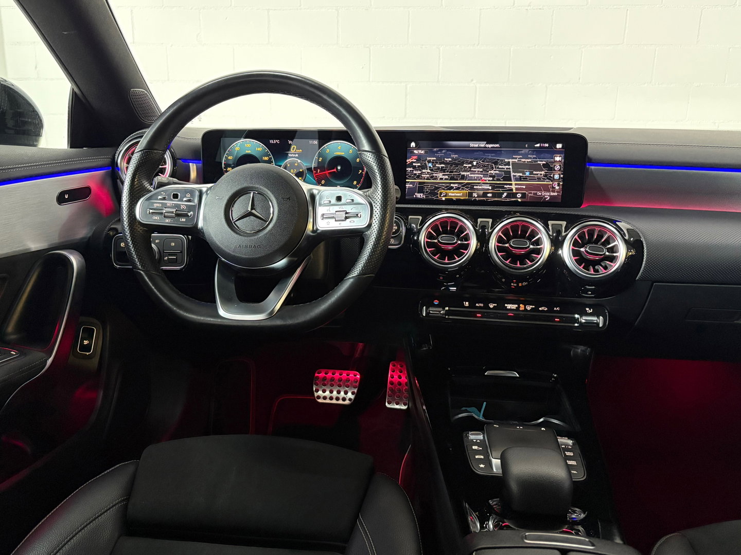 Mercedes-Benz CLA-Klasse 180 Prem+ Edition, Sfeer, Cam, AppleCP