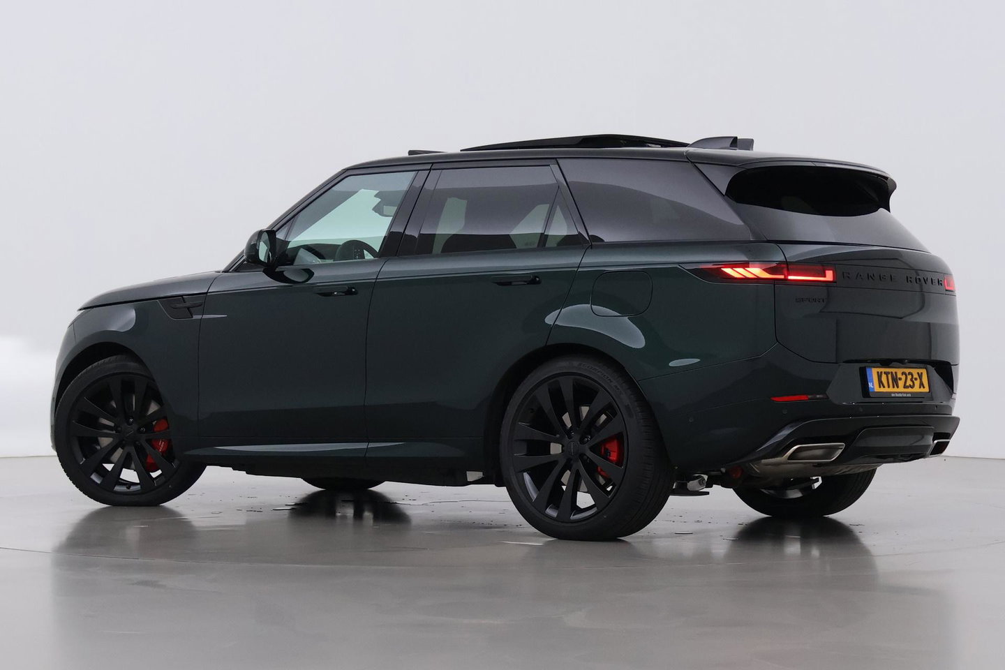 Land Rover Range Rover Sport 3.0 P550e Autobiography PHEV | British Racing Green | Performance Voorstoelen | Trekhaak | Luchtvering | Panoramadak | Meridian 3D | 23 Inch