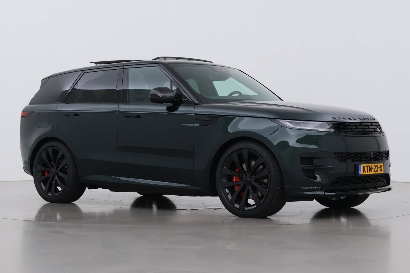 Land Rover Range Rover Sport 3.0 P550e Autobiography PHEV | British Racing Green | Performance Voorstoelen | Trekhaak | Luchtvering | Panoramadak | Meridian 3D | 23 Inch