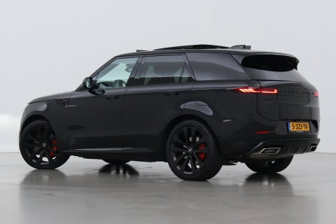 Land Rover Range Rover Sport 3.0 P510e First Edition | Luchtvering | Panoramadak | Achterasbesturing | Koelbox | 360° Camera | Massage + Ventilatiestoelen | 23 Inch
