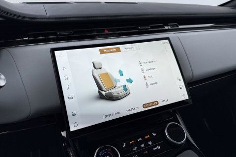 Land Rover Range Rover Sport 3.0 P510e First Edition | Luchtvering | Panoramadak | Achterasbesturing | Koelbox | 360° Camera | Massage + Ventilatiestoelen | 23 Inch