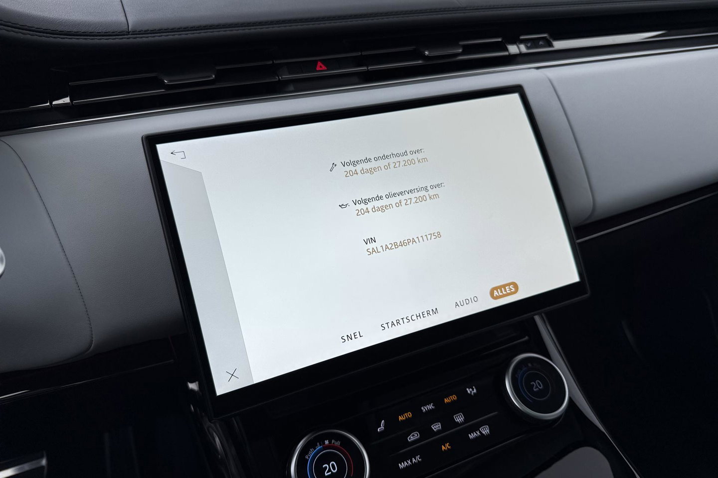 Land Rover Range Rover Sport 3.0 P510e First Edition | Luchtvering | Panoramadak | Achterasbesturing | Koelbox | 360° Camera | Massage + Ventilatiestoelen | 23 Inch