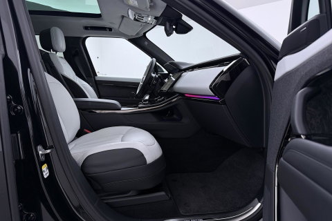 Land Rover Range Rover Sport 3.0 P510e First Edition | Luchtvering | Panoramadak | Achterasbesturing | Koelbox | 360° Camera | Massage + Ventilatiestoelen | 23 Inch