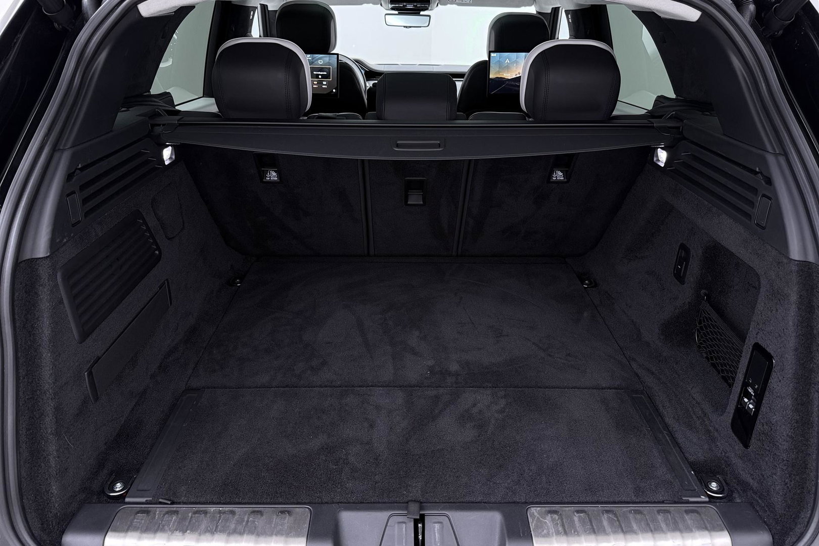Land Rover Range Rover Sport 3.0 P510e First Edition | Luchtvering | Panoramadak | Achterasbesturing | Koelbox | 360° Camera | Massage + Ventilatiestoelen | 23 Inch