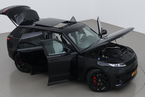 Land Rover Range Rover Sport 3.0 P510e First Edition | Luchtvering | Panoramadak | Achterasbesturing | Koelbox | 360° Camera | Massage + Ventilatiestoelen | 23 Inch