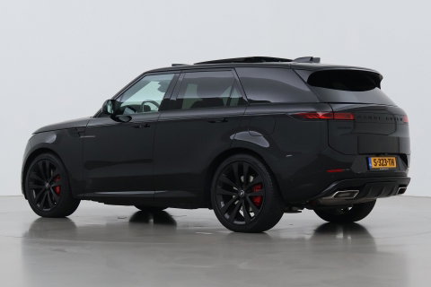 Land Rover Range Rover Sport 3.0 P510e First Edition | Luchtvering | Panoramadak | Achterasbesturing | Koelbox | 360° Camera | Massage + Ventilatiestoelen | 23 Inch