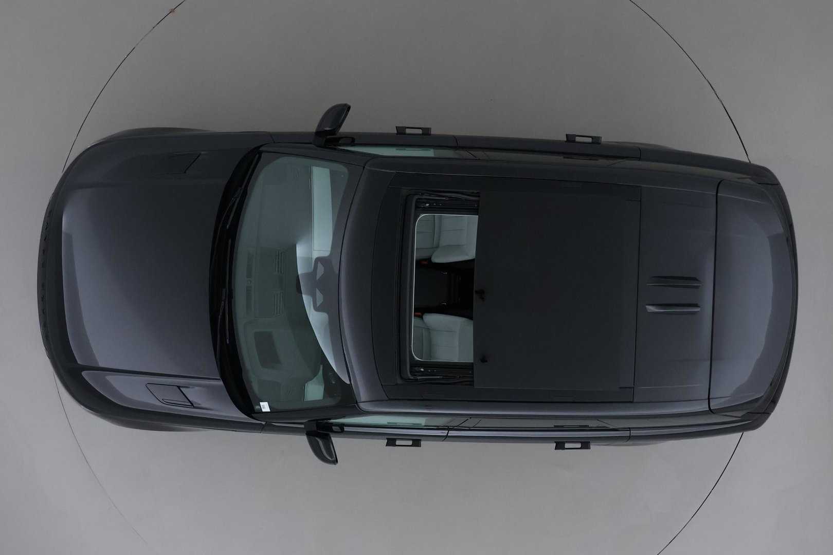 Land Rover Range Rover Sport 3.0 P510e First Edition | Luchtvering | Panoramadak | Achterasbesturing | Koelbox | 360° Camera | Massage + Ventilatiestoelen | 23 Inch