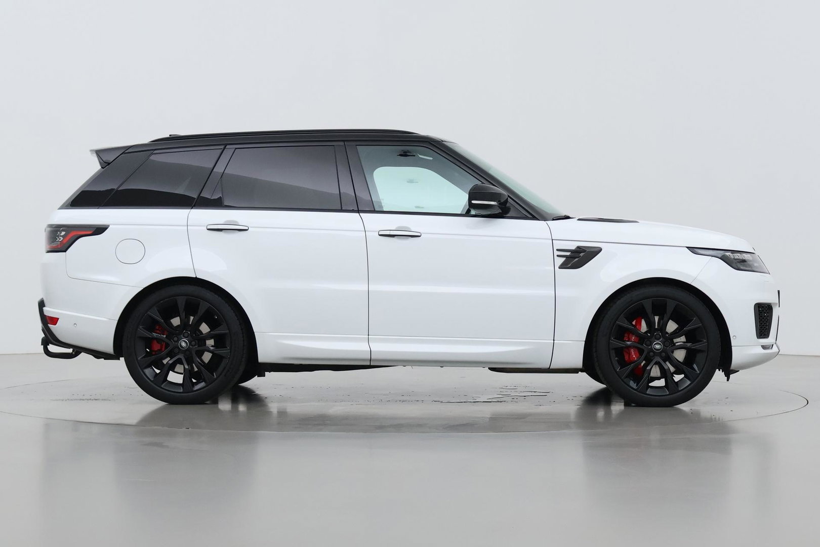 Land Rover Range Rover Sport 3.0 P400 MHEV HST | 3.0 BENZINE | Luchtvering | Panoramadak | Trekhaak | Stoelventilatie | Carbon Pack | BLIS | 22 Inch